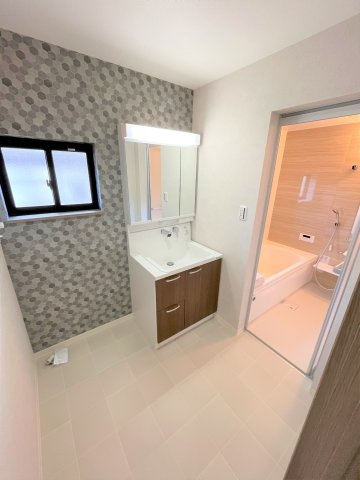 【洗面所】 | 仲介手数料無料！　西宇部小学校に通えるリフォーム済中古住宅　宇部市西宇部北６丁目 | コンパクトで使いやすい洗面所