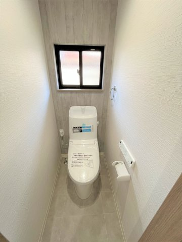 【トイレ】 | 仲介手数料無料！　西宇部小学校に通えるリフォーム済中古住宅　宇部市西宇部北６丁目 | コンパクトで使いやすいトイレです