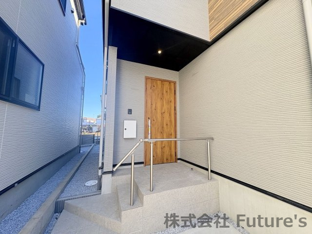 流山市美田　新築戸建　全2棟　2号棟のエントランス|玄関アプローチです