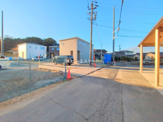 【前面道路含む現地写真】