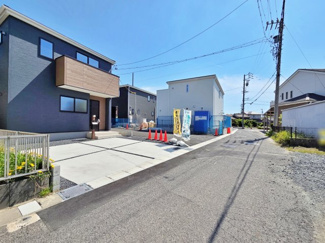 【前面道路含む現地写真】