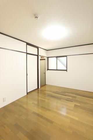 【寝室】