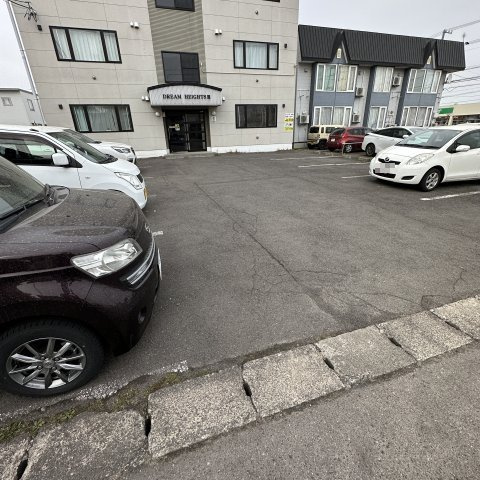 ドリームハイツⅢの駐車場