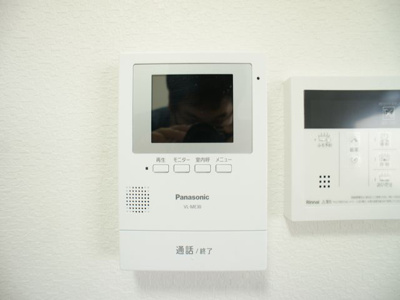 【セキュリティ】 | ルナコートⅢ | 訪問者の確認ができるTVドアホン付きです♪