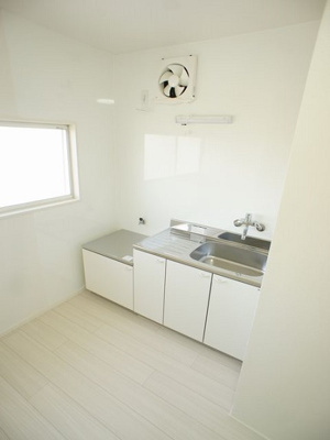 【キッチン】 | ルナコートⅢ | 便利な窓が付いています♪