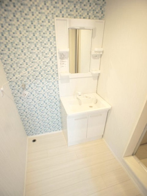 【洗面所】 | ルナコートⅢ | 洗髪洗面化粧台と洗濯機置き場があります♪