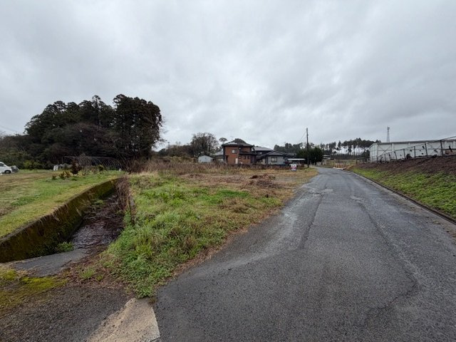 都城市南横市町の売地の前面道路含む現地写真