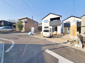 【前面道路含む現地写真】