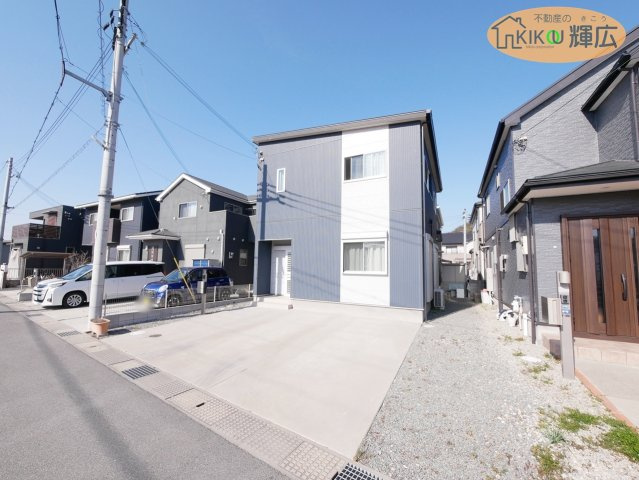 高砂市金ケ田町　中古戸建の玄関