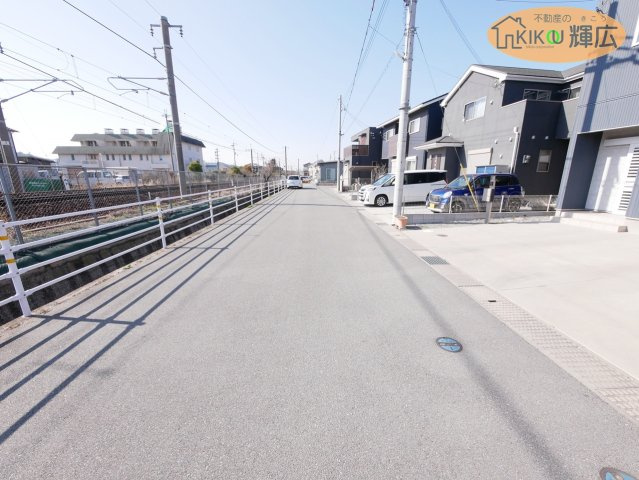 高砂市金ケ田町　中古戸建の前面道路含む現地写真