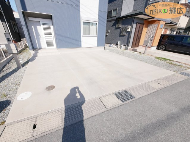 高砂市金ケ田町　中古戸建の駐車場