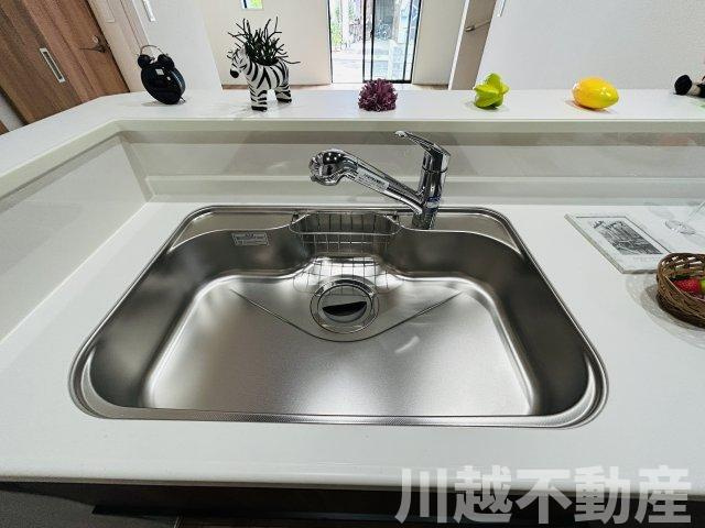 ドラッグストア徒歩3分のキッチン|水曜のみ定休日です