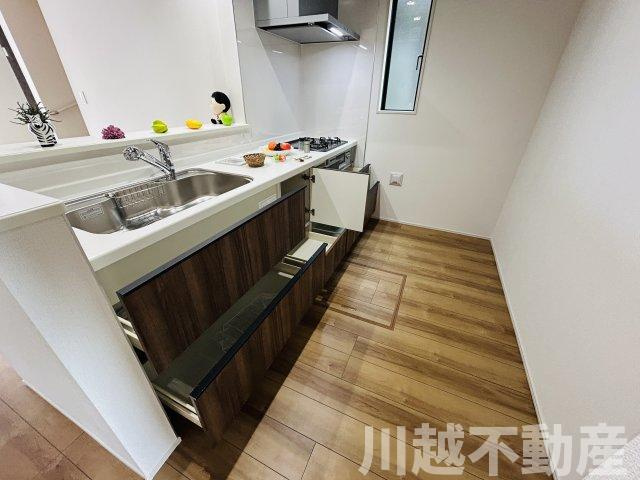 ドラッグストア徒歩3分のキッチン|ドリンクサービスあります