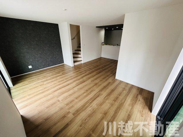 ドラッグストア徒歩3分の居間・リビング|お子様が飽きない環境が整っています