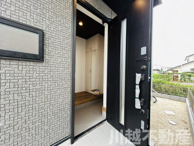 ドラッグストア徒歩3分の玄関|住宅ローンにご不安な方もご相談ください