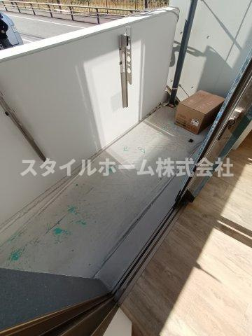 ルーチェのバルコニー|同建物内別部屋の写真です。