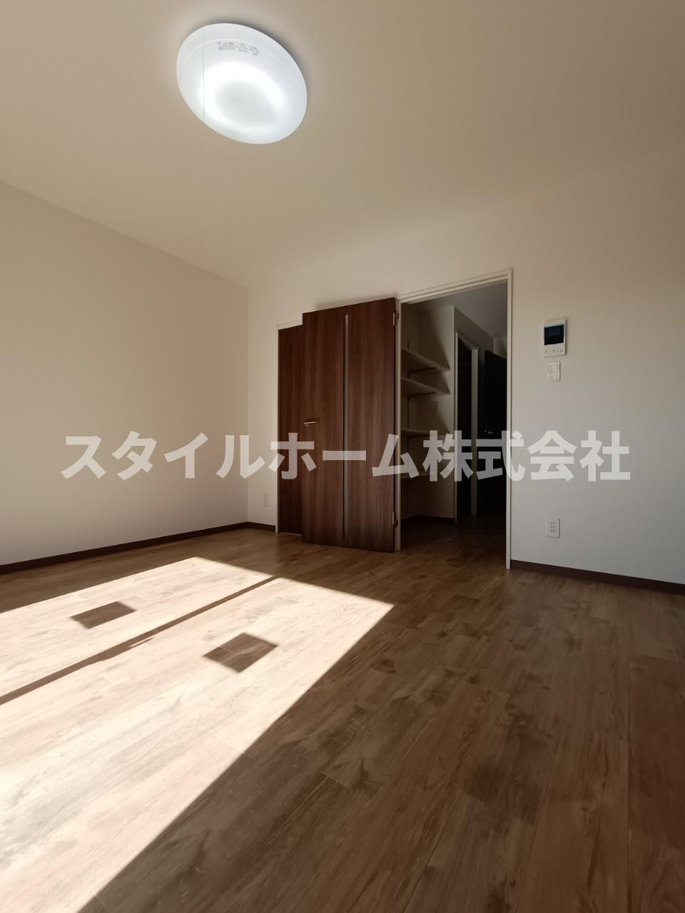 ルーチェの居間・リビング|同建物内別部屋の写真です。