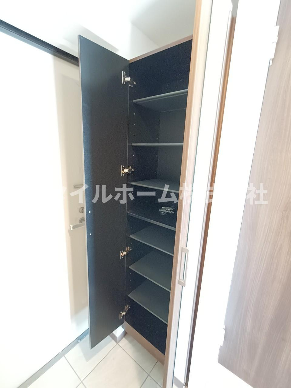 ルーチェの収納|同建物内別部屋の写真です。