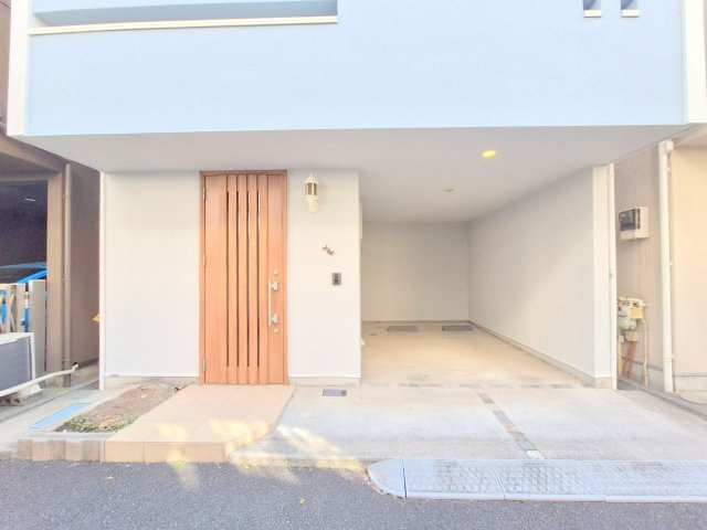 築地町戸建の駐車場|★駐車場完備★