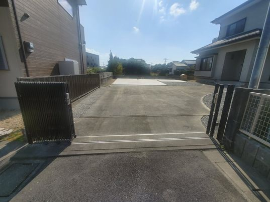 小郡市中古住宅の駐車場|駐車場に車を止められます