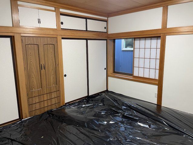 【洋室】 | 鶴岡市日出【中古住宅】 | 洋室もそれぞれ収納スペースが完備されております。