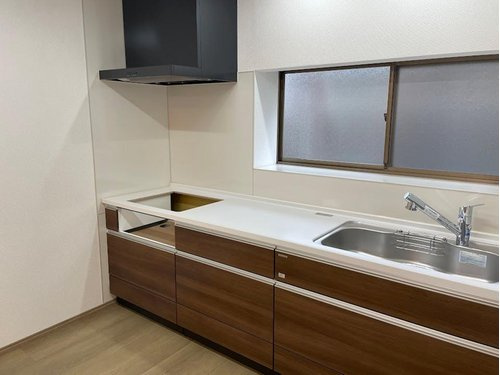 【キッチン】 | 鶴岡市日出【中古住宅】 | 広々ワイドなキッチンは料理がしやすく快適です。