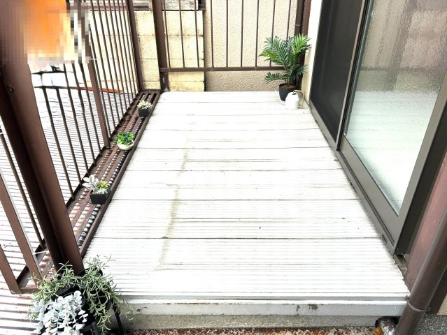 「東野」駅徒歩２０分◆リフォーム済みの４ＬＤＫ◆堀込車庫ありで駐車１台可能◆山科区大塚元屋敷町の設備|デッキ部分