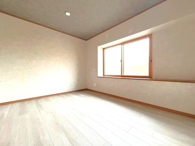 「東野」駅徒歩２０分◆リフォーム済みの４ＬＤＫ◆堀込車庫ありで駐車１台可能◆山科区大塚元屋敷町の洋室|洋室（６帖）