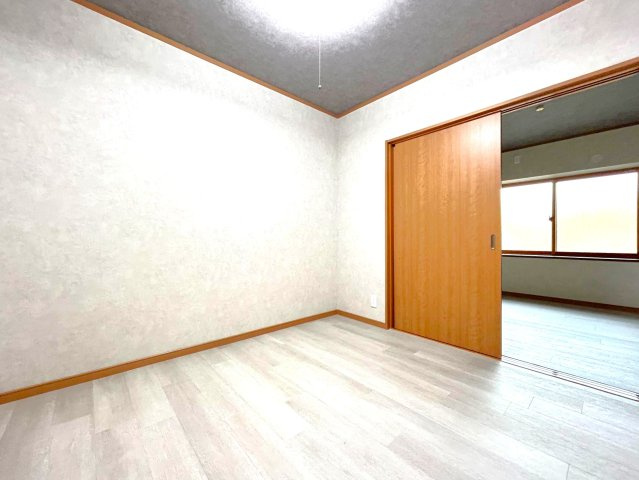 「東野」駅徒歩２０分◆リフォーム済みの４ＬＤＫ◆堀込車庫ありで駐車１台可能◆山科区大塚元屋敷町の洋室|洋室（４.５帖）