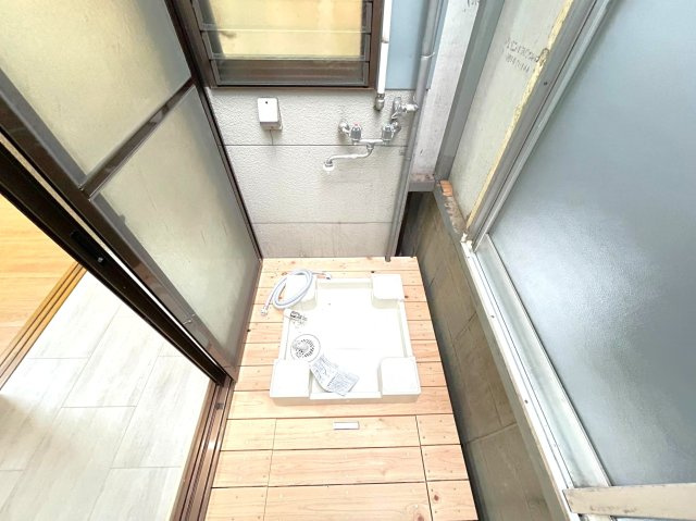 「東野」駅徒歩２０分◆リフォーム済みの４ＬＤＫ◆堀込車庫ありで駐車１台可能◆山科区大塚元屋敷町の設備|洗濯機置き場