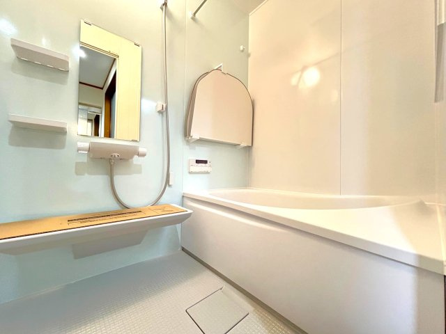 「東野」駅徒歩２０分◆リフォーム済みの４ＬＤＫ◆堀込車庫ありで駐車１台可能◆山科区大塚元屋敷町の浴室|浴室