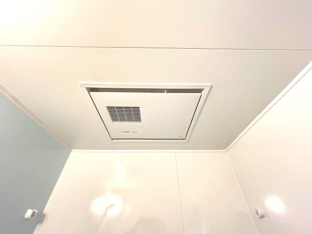 「東野」駅徒歩２０分◆リフォーム済みの４ＬＤＫ◆堀込車庫ありで駐車１台可能◆山科区大塚元屋敷町の浴室|浴室暖房乾燥機