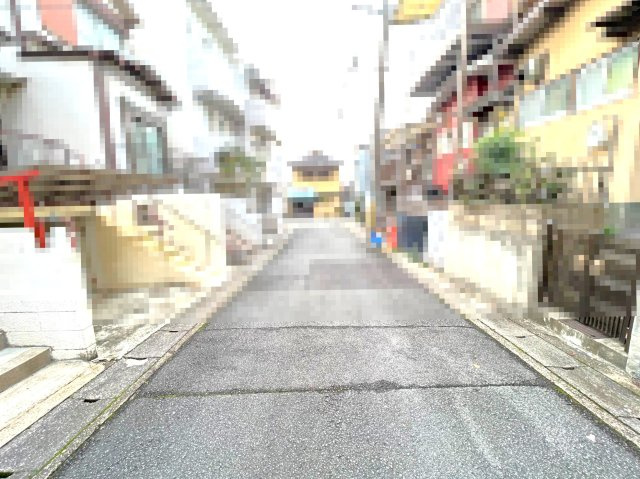 「東野」駅徒歩２０分◆リフォーム済みの４ＬＤＫ◆堀込車庫ありで駐車１台可能◆山科区大塚元屋敷町の前面道路含む現地写真|前道含む現地