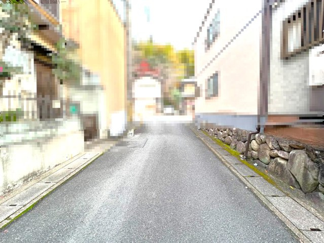 「東野」駅徒歩２０分◆リフォーム済みの４ＬＤＫ◆堀込車庫ありで駐車１台可能◆山科区大塚元屋敷町の前面道路含む現地写真|前道含む現地