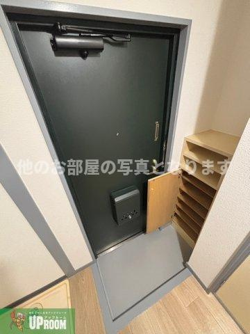 ファミールSの玄関