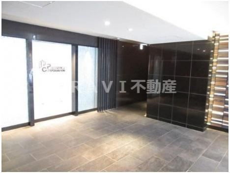 プレサンス塚本グランゲート　BRAVI不動産のエントランス|【プレサンス塚本グランゲート】毎日通るエントランスはこのようになっています