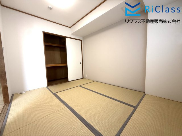 カサベラ鷹取・南館の和室|きれいな和室です
押入れ収納あります