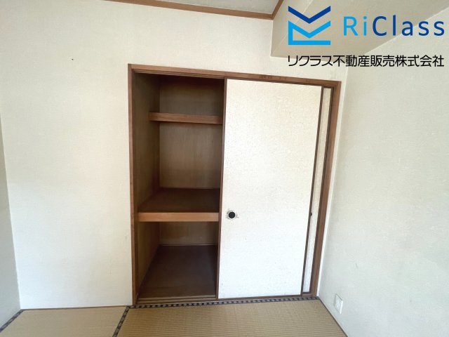 カサベラ鷹取・南館の和室|押入れ収納あります