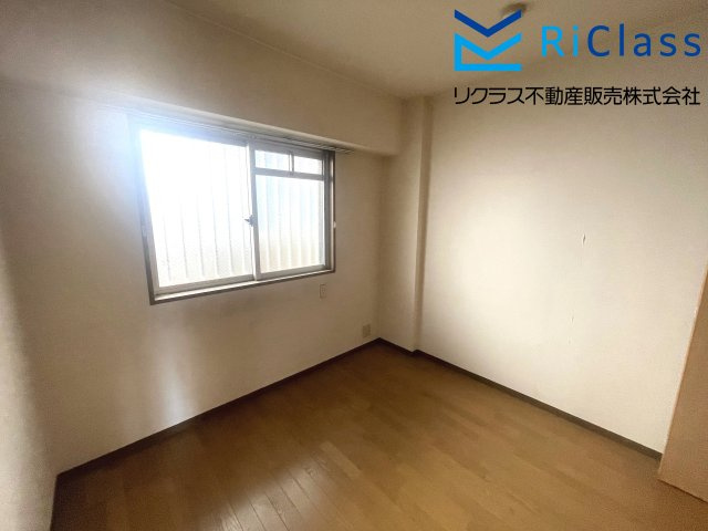 カサベラ鷹取・南館の洋室|使い勝手のいい洋室です