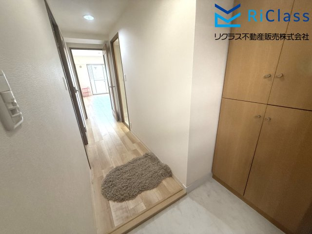 カサベラ鷹取・南館の玄関|収納もある玄関です