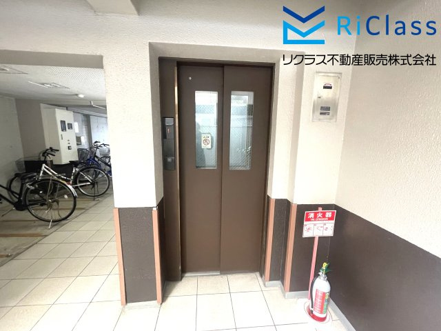 カサベラ鷹取・南館のロビー|エレベーターあります