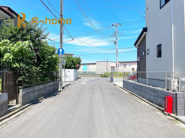 取手市井野3丁目24-1期　新築戸建て　1号棟の前面道路含む現地写真|『今から見たい！』大歓迎です♪
お気軽にＲ－ｈomeまでお問い合わせください。