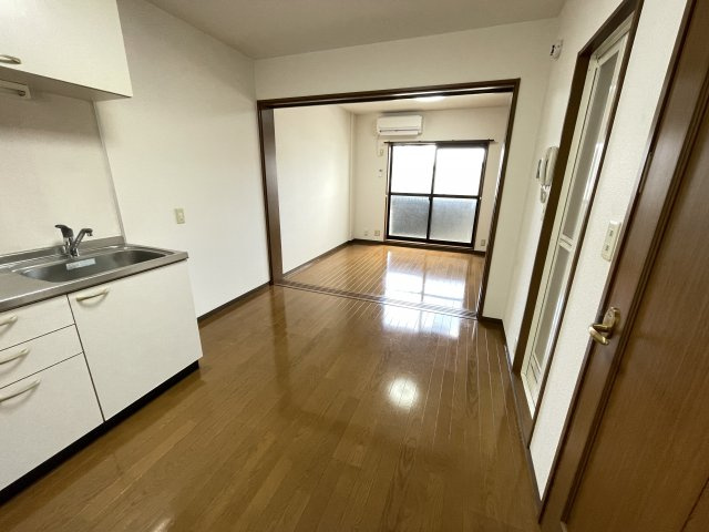 アクセスコートIIの内装