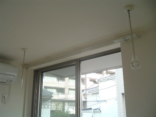 ルーツアイの展望|雨の日も安心　室内物干フック