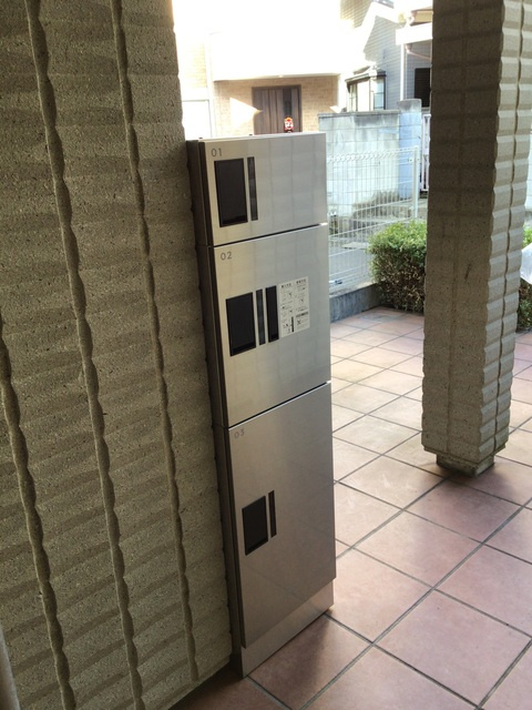 ルーツアイのロビー|宅配ボックス付