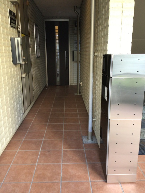 ルーツアイのエントランス