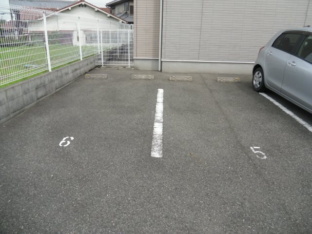 セレッソ八木の駐車場