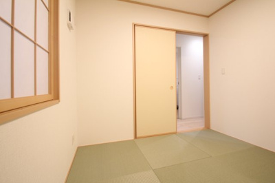 【和室】 | 府所本町中古住宅 | １Fにある続き和室です