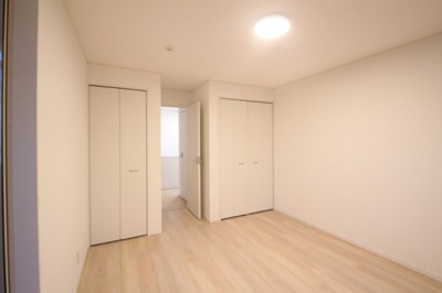 【寝室】 | 府所本町中古住宅 | ２F南東の洋室です