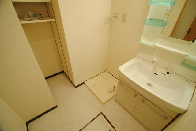 ルネス荒木一番館の洗面所|※現況優先
